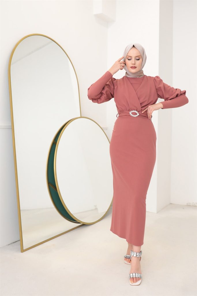 Kemerli Taş Elbise ile Zerafeti Yakalayın! 