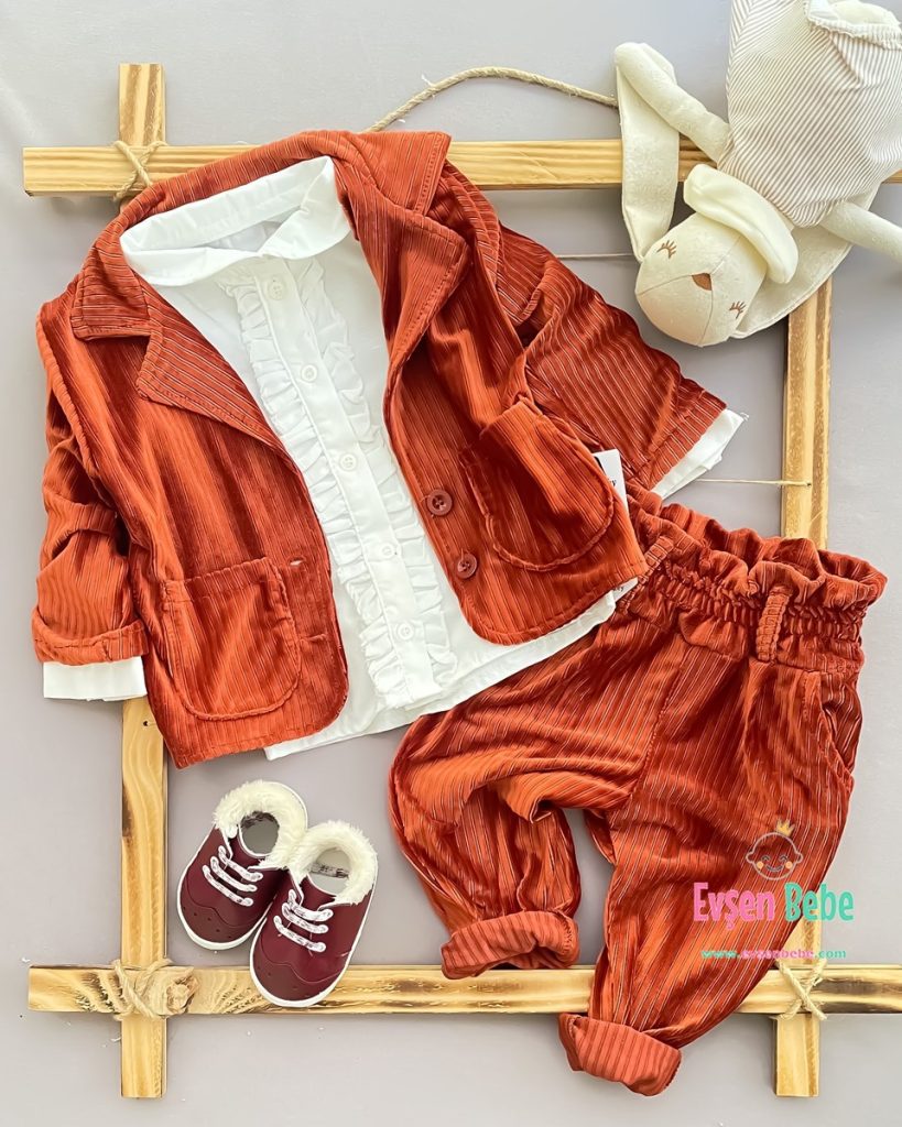 YEŞİLİN EN GÜZEL TONU BEBEK FİTİLLİ TAKIM MODELİNDE