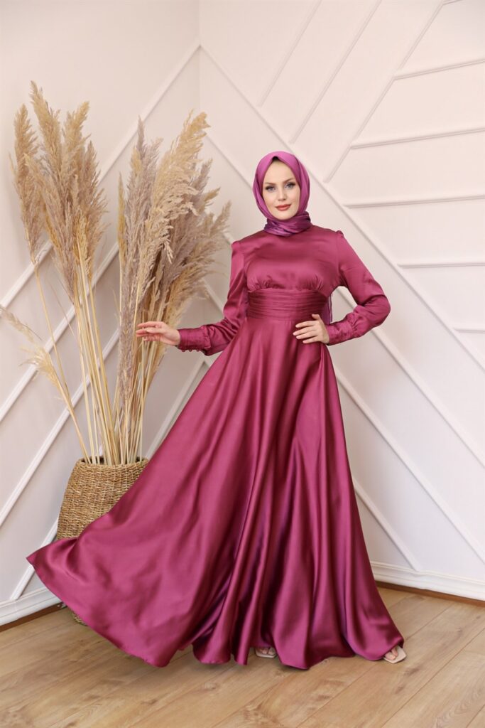 RENKLİ SATEN ELBİSE MODELLERİYLE TANIŞIN