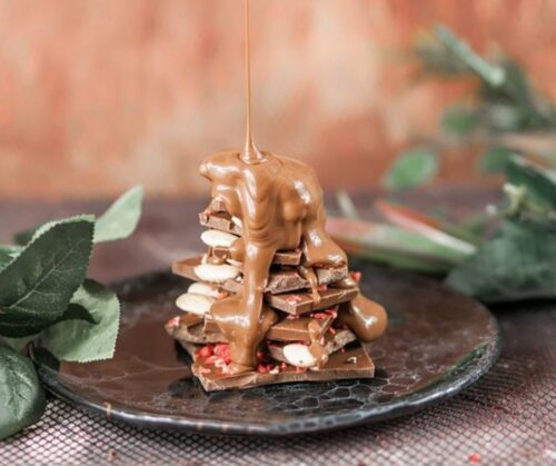 ÇİKOLATA TUTKUNLARINA ÖZEL: ÇİLEKLİ ÇİKOLATA