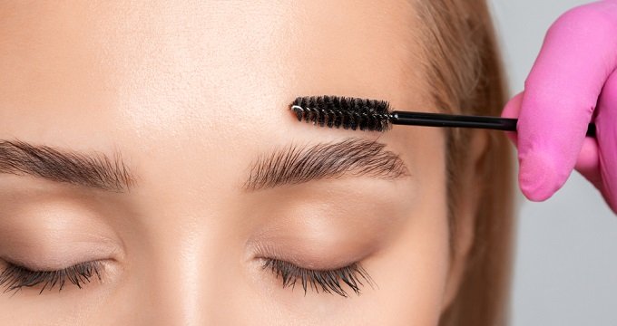 Kusursuz Kaşlar İçin Kaş Sabitleyici