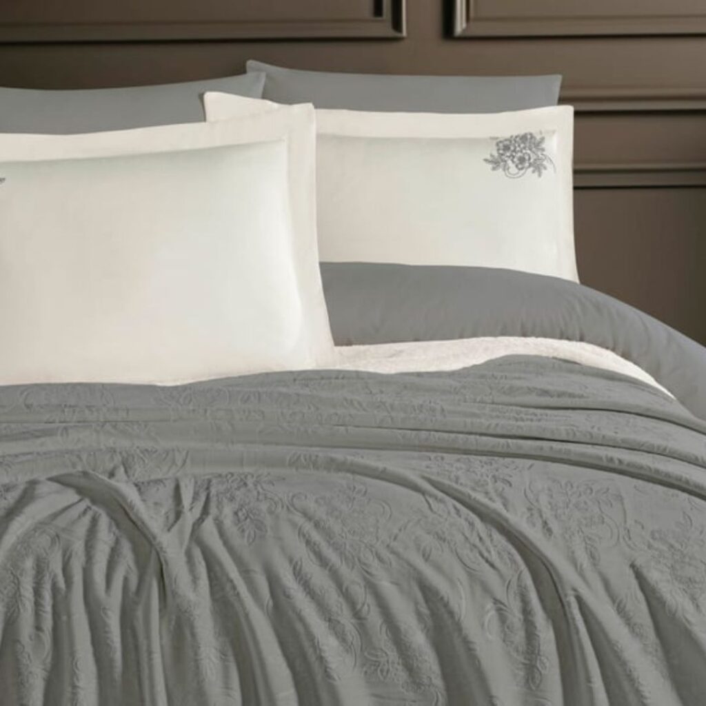 Konforun Adresi: Battaniyeli Nevresim Takımı