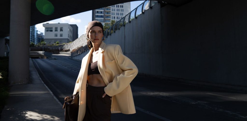 Cesur Kontrastlar: Zıt Renklerle Stil Dengesi