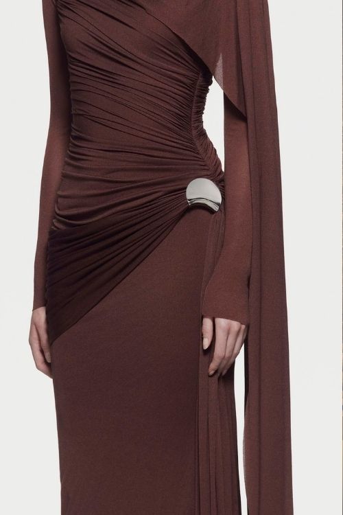 uzun kahverengi elbise 
