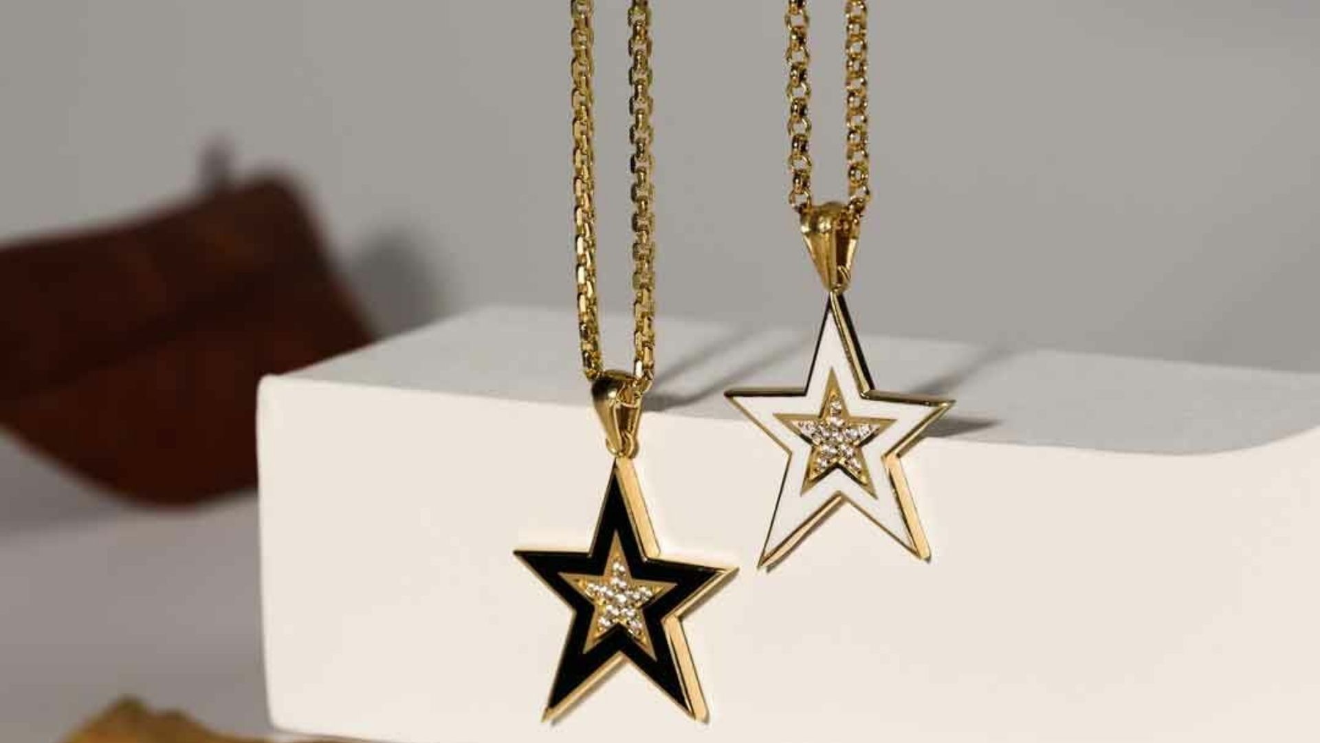 Yıldız Uçlu Kolye Anlamı Nedir?