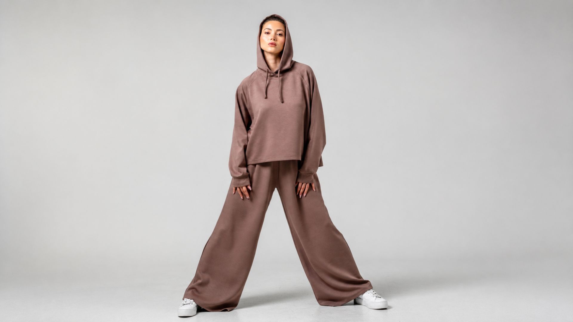 Oysho Kumaşlı Kapüşonlu Kadın Sweat Takım Nedir?